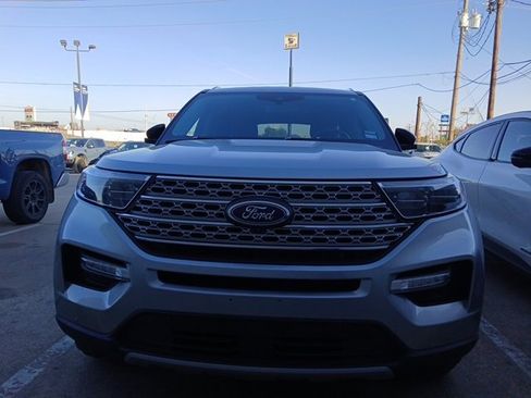 Used 2022 Ford Explorer Limited w/ Equipment Group 301A image 3