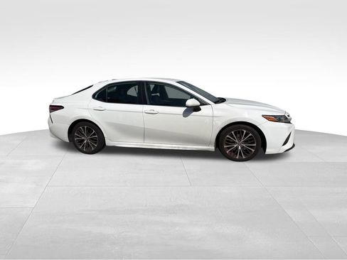 Used 2020 Toyota Camry SE w/ Carpet Mat Package image 3