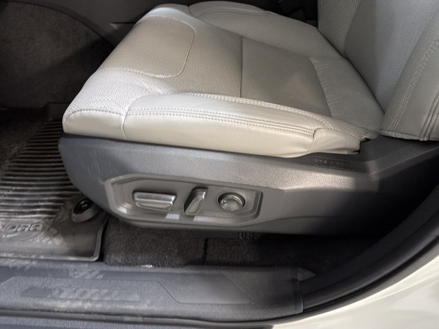 Used 2024 Toyota Tundra Limited AWD/4WD image 16