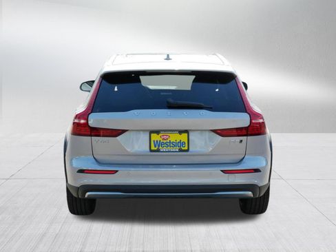 Used 2025 Volvo V60 B5 Cross Country Plus AWD/4WD image 6