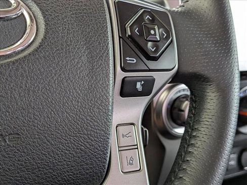 Used 2022 Toyota 4Runner SR5 image 13