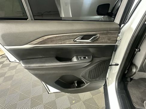 Certified 2023 Jeep Grand Cherokee Limited w/ Black Appearance Package AWD/4WD image 22