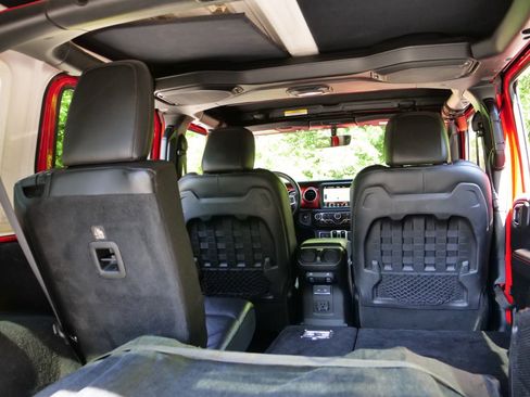 Used 2018 Jeep Wrangler Unlimited Rubicon AWD/4WD image 28