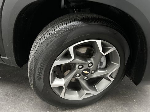 Used 2025 Chevrolet Trax LT w/ LT Convenience Package FWD image 10