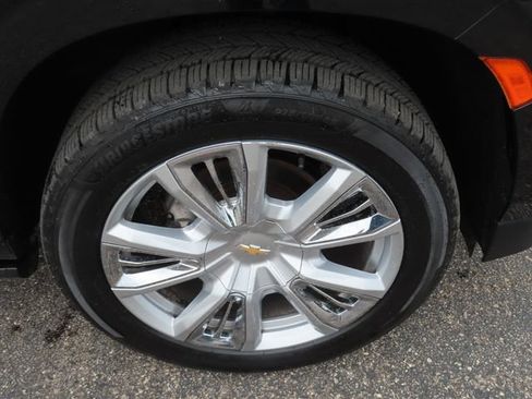 Used 2021 Chevrolet Suburban High Country w/ Premium Package AWD/4WD image 14