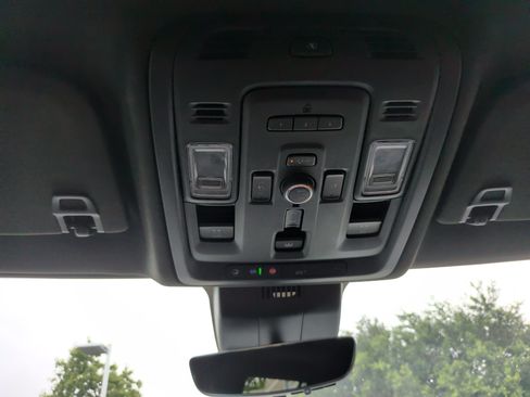Used 2023 GMC Yukon Denali Ultimate AWD/4WD image 33