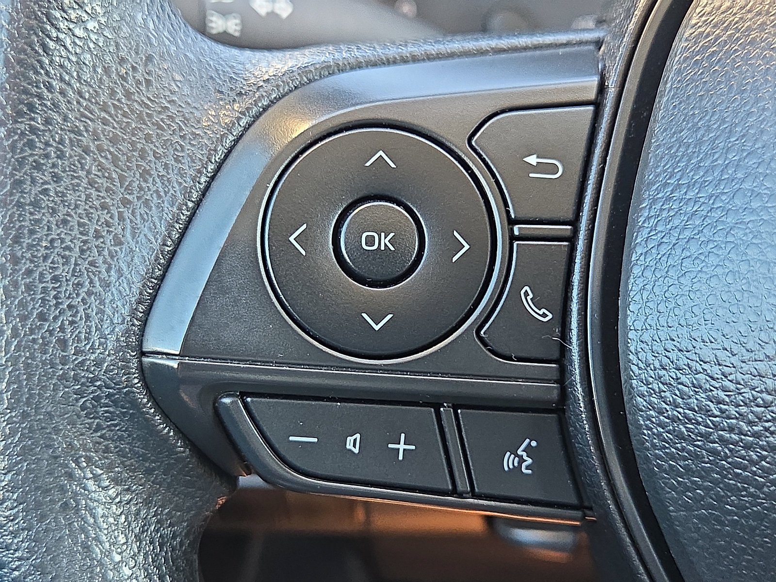 Used 2025 Toyota Corolla LE FWD image 21