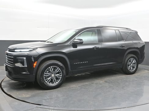 Used 2025 Chevrolet Traverse LT FWD image 5