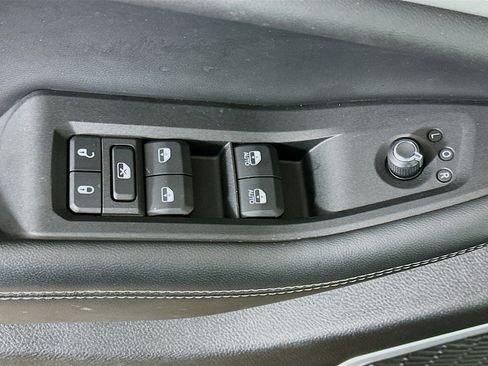 Used 2022 Jeep Grand Cherokee L Limited w/ Luxury Tech Group II image 15