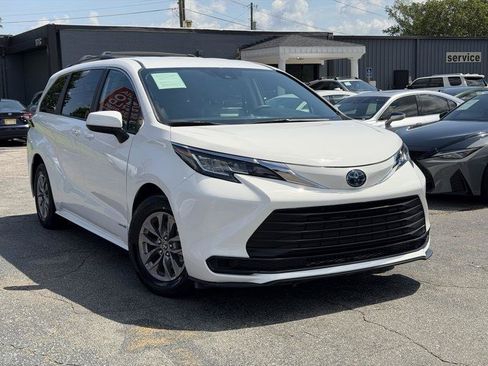 Used 2021 Toyota Sienna LE FWD image 8