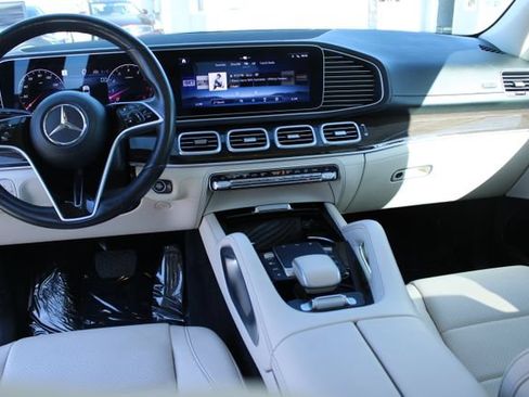 Used 2024 Mercedes-Benz GLS 450 4MATIC image 16
