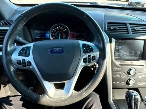Used 2014 Ford Explorer XLT w/ Equipment Group 202A AWD/4WD image 24
