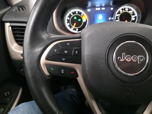 Used 2018 Jeep Cherokee Limited AWD/4WD image 15