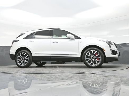 New 2025 Cadillac XT5 Sportv w/ LPO, Floor Liner Package image 24