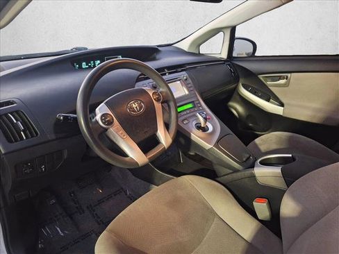 Used 2015 Toyota Prius Three image 9