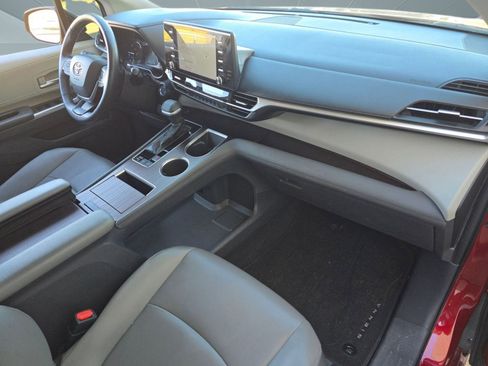 Used 2021 Toyota Sienna XLE image 30