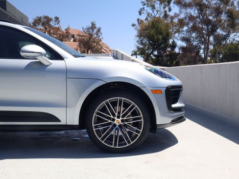 Certified 2026 Porsche Macan AWD/4WD image 11