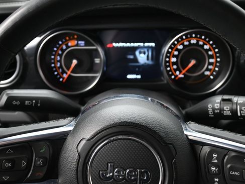 Used 2023 Jeep Wrangler Unlimited Sahara AWD/4WD image 15