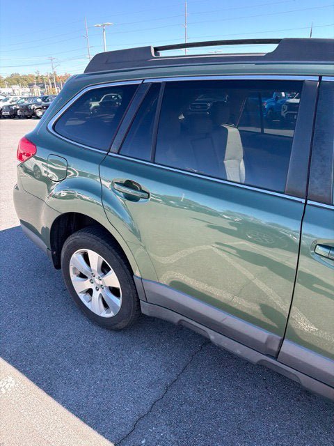 Used 2010 Subaru Outback 3.6R Limited AWD/4WD image 5