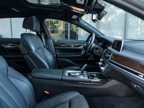 Used 2021 BMW 740i w/ M Sport Package image 26