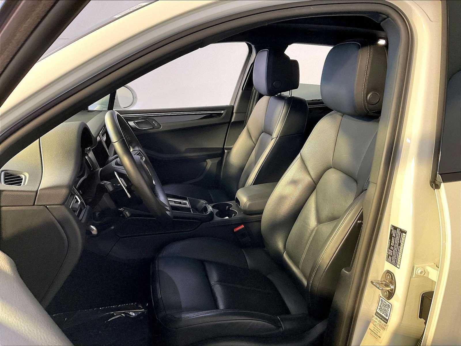 Certified 2023 Porsche Macan AWD/4WD image 5