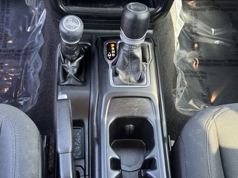 Used 2022 Jeep Wrangler Unlimited Sport image 18