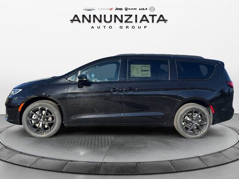 New 2026 Chrysler Pacifica Limited w/ S Appearance Package image 2