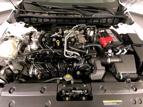 Used 2025 Nissan Altima 2.5 SV FWD image 10