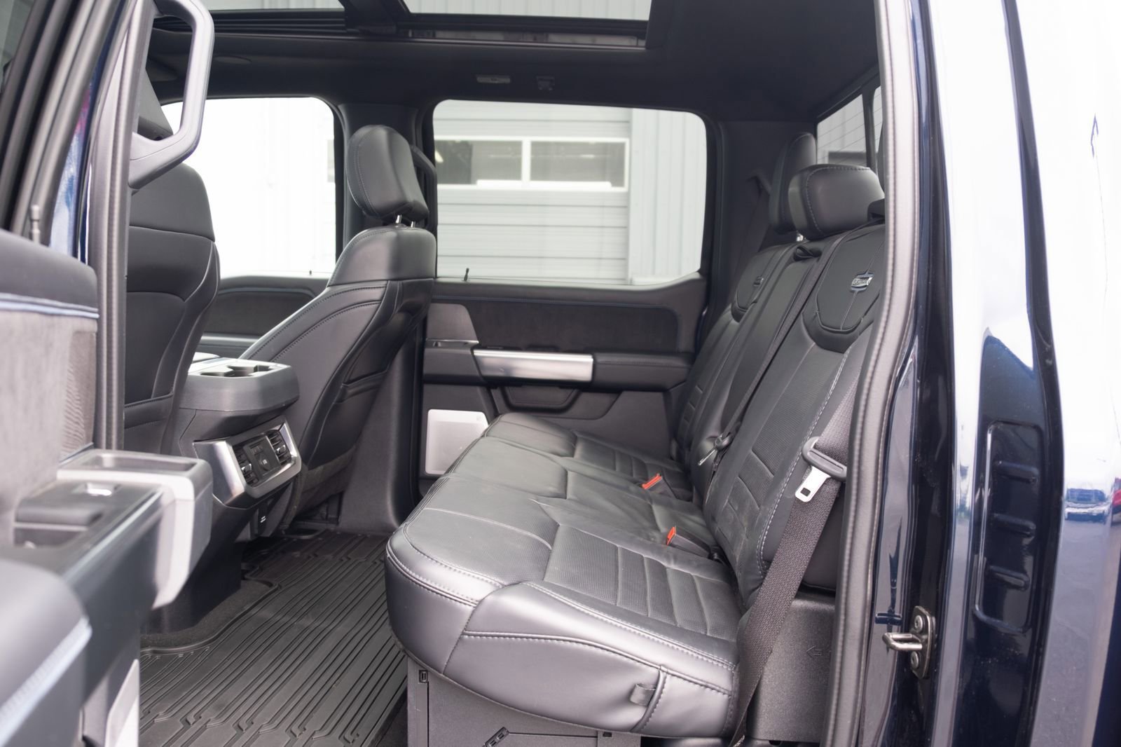 Used 2025 Ford F350 Platinum w/ FX4 Off-Road Package AWD/4WD image 18
