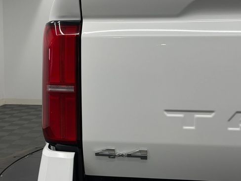 Used 2026 Toyota Tacoma SR5 AWD/4WD image 13
