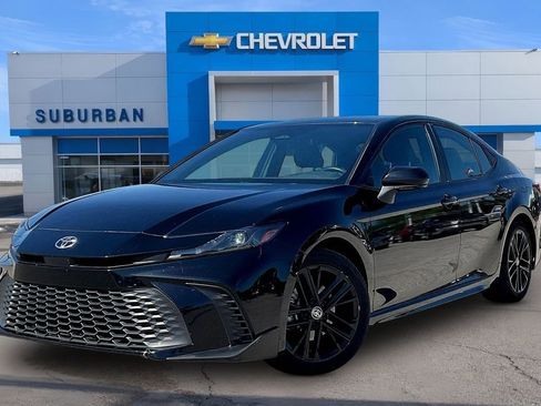 Used 2025 Toyota Camry SE FWD image 1
