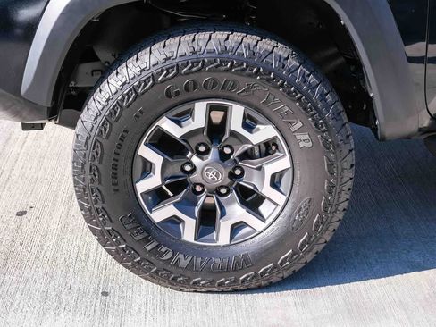 Certified 2022 Toyota Tacoma TRD Off-Road w/ TRD Premium Off Road Package AWD/4WD image 10