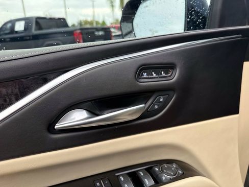 Used 2023 Cadillac Escalade ESV Premium Luxury AWD/4WD image 20