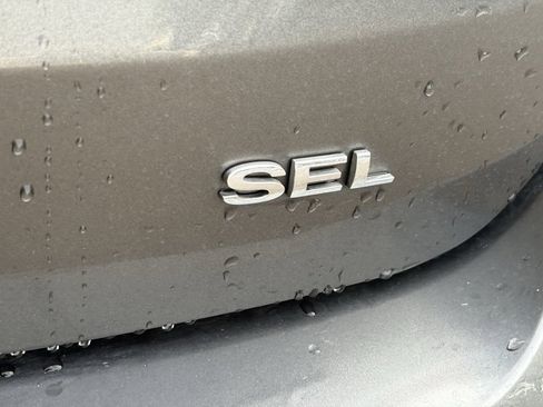 Used 2018 Ford Focus SEL image 7