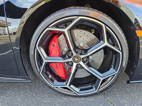 Used 2020 Lamborghini Huracan EVO image 9