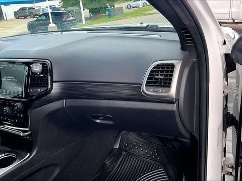 Used 2021 Jeep Grand Cherokee Laredo X AWD/4WD image 16