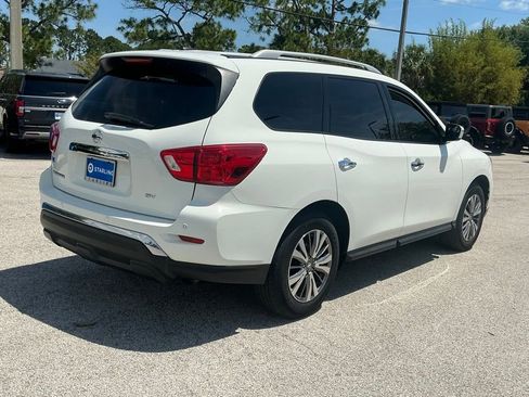 Used 2018 Nissan Pathfinder SV FWD image 8