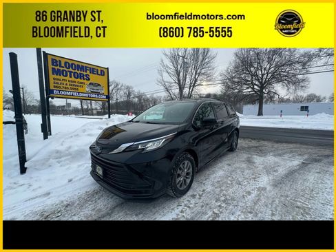Used 2022 Toyota Sienna LE image 1