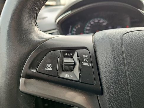 Used 2022 Chevrolet Trax LT w/ LT Convenience Package AWD/4WD image 25