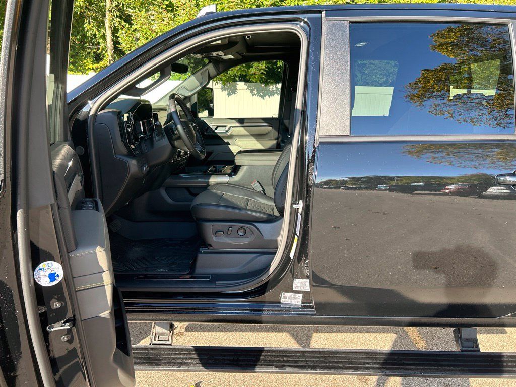 Used 2025 Chevrolet Silverado 2500 ZR2 w/ ZR2 Bison Edition AWD/4WD image 8