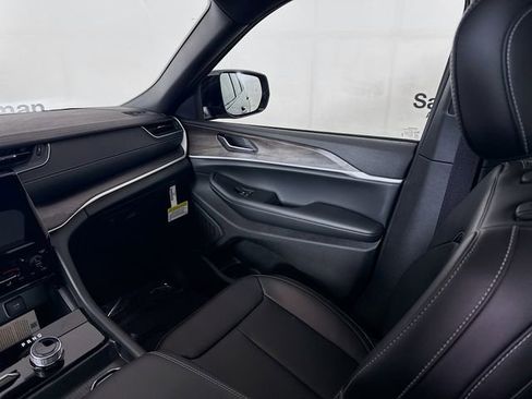 New 2025 Jeep Grand Cherokee L Limited image 24