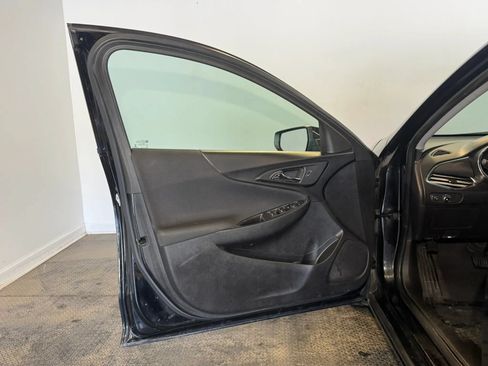 Used 2017 Chevrolet Malibu LT FWD image 7