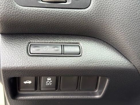 Used 2018 Nissan Altima 2.5 SR FWD image 26