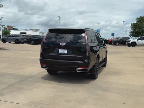 Used 2023 Cadillac Escalade Premium Luxury w/ LPO, Illumination Package AWD/4WD image 8
