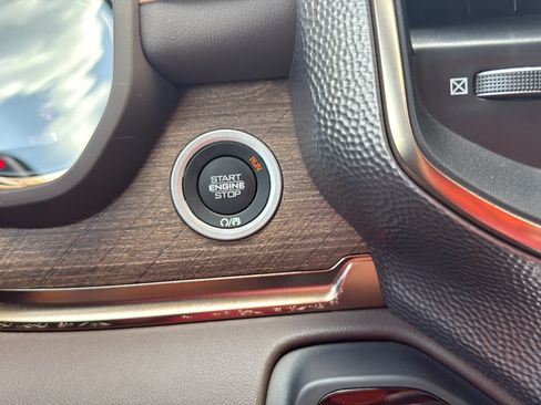 New 2025 RAM 1500 Limited AWD/4WD image 24