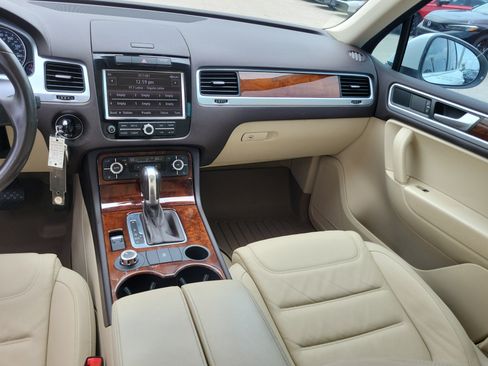 Used 2013 Volkswagen Touareg TDI AWD/4WD image 19