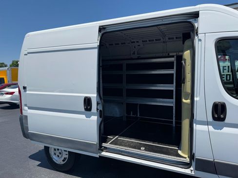 Used 2017 RAM ProMaster 2500 w/ Premium Appearance Group FWD image 19