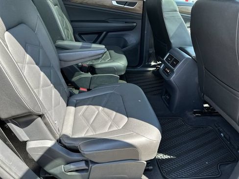 Used 2024 Volkswagen Atlas SE w/ Panoramic Sunroof Package AWD/4WD image 30