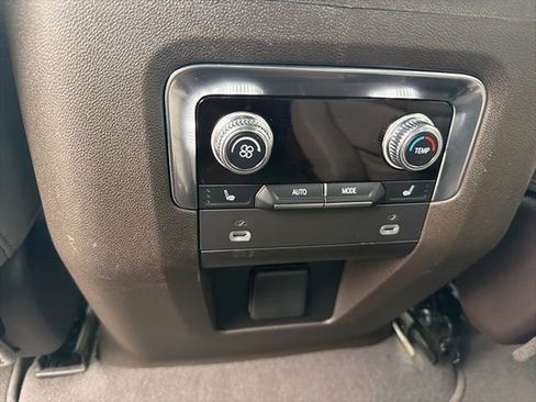 Certified 2024 GMC Yukon SLT w/ SLT Luxury Package image 11