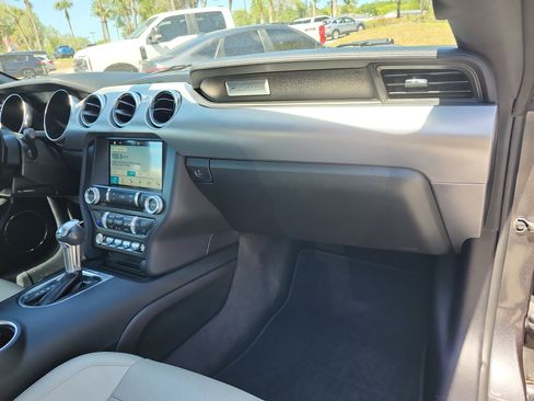 Used 2018 Ford Mustang Premium image 22